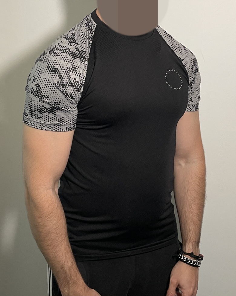 Black Fitted T.